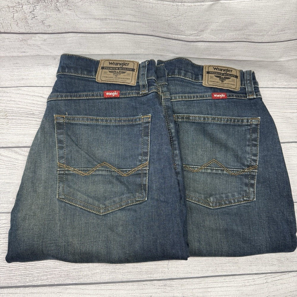 2 Pair Wrangler Jeans Mens 32x30 Blue Denim Athletic Fit Straight 1090ATWHX